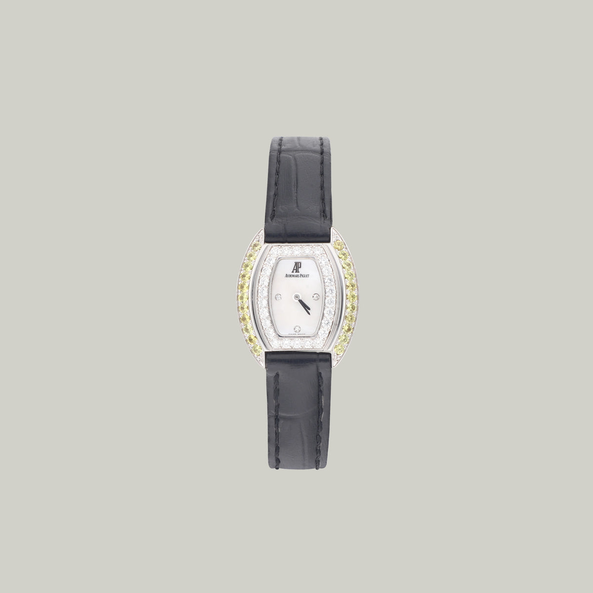 Audemars Piguet Ref. 67528BC 18k white gold with MOP dial with sapphire- and diamond-set bezel